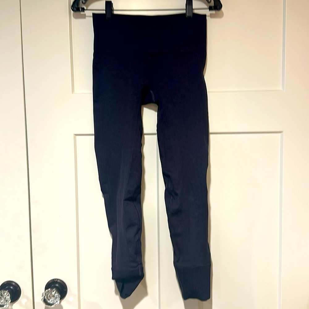Lululemon legging; deep purple; size 6; barely worn